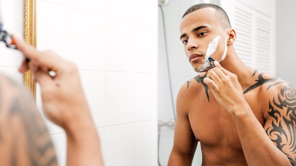 Who will be benefitted from stretching their skin while shaving